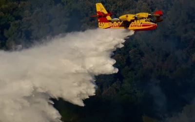 canadair-cl-415-largage-alpes-maritimes canadair-cl-415-largage-alpes-maritimes