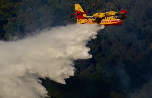 canadair-cl-415-largage-alpes-maritimes